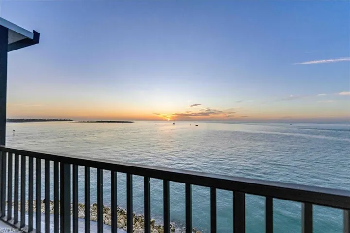 645  La Peninsula  BLVD, Naples, FL 34113