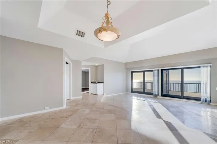 645  La Peninsula  BLVD, Naples, FL 34113