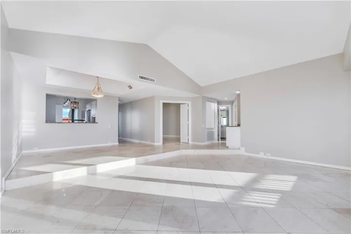 645  La Peninsula  BLVD, Naples, FL 34113