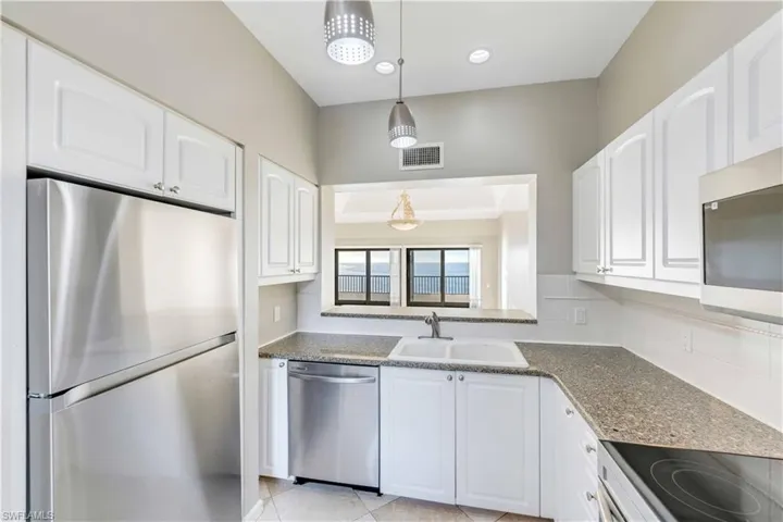 645  La Peninsula  BLVD, Naples, FL 34113