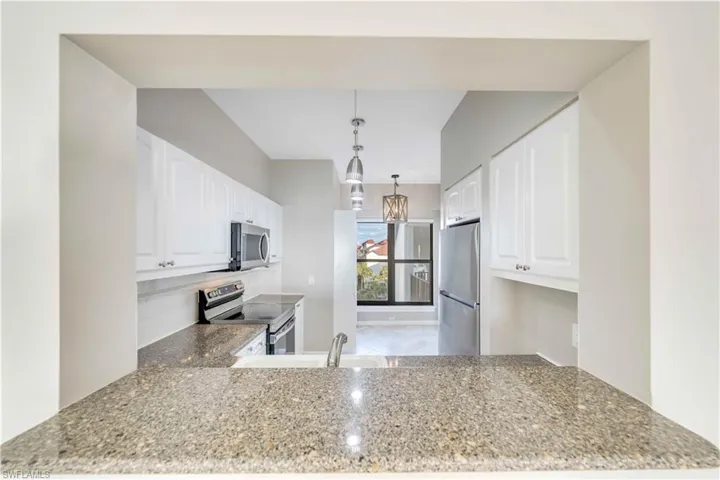 645  La Peninsula  BLVD, Naples, FL 34113