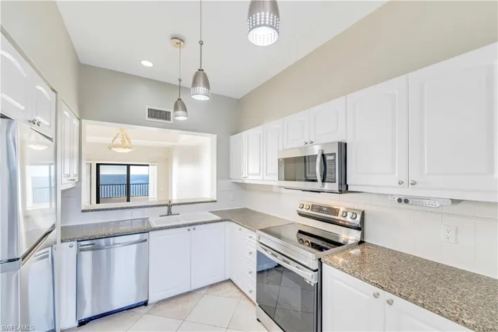 645  La Peninsula  BLVD, Naples, FL 34113