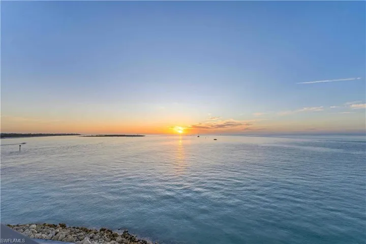 645  La Peninsula  BLVD, Naples, FL 34113