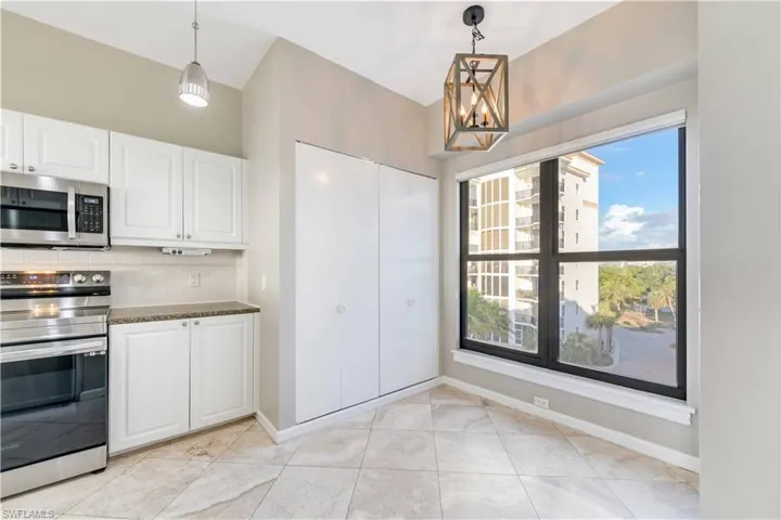 645  La Peninsula  BLVD, Naples, FL 34113