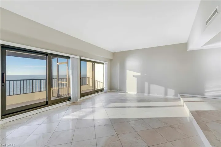 645  La Peninsula  BLVD, Naples, FL 34113