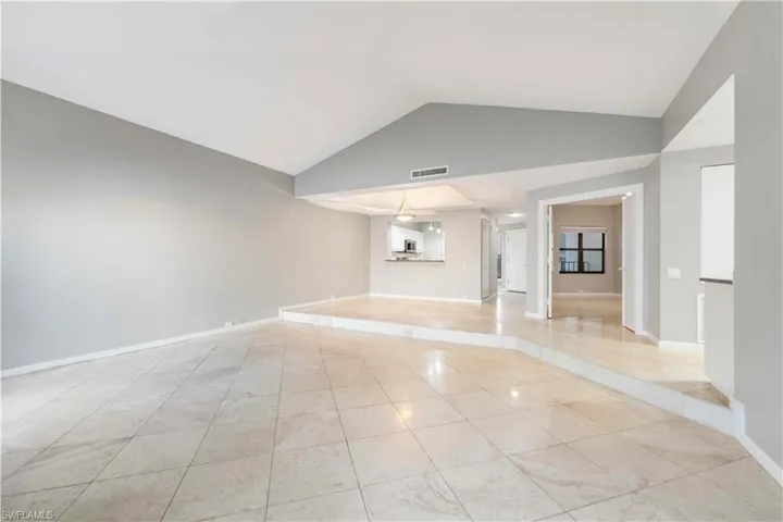 645  La Peninsula  BLVD, Naples, FL 34113
