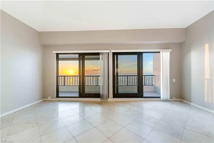 645  La Peninsula  BLVD, Naples, FL 34113