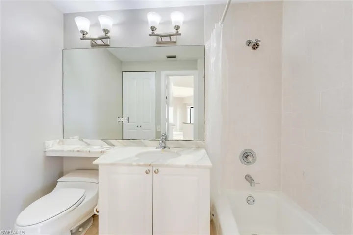 645  La Peninsula  BLVD, Naples, FL 34113