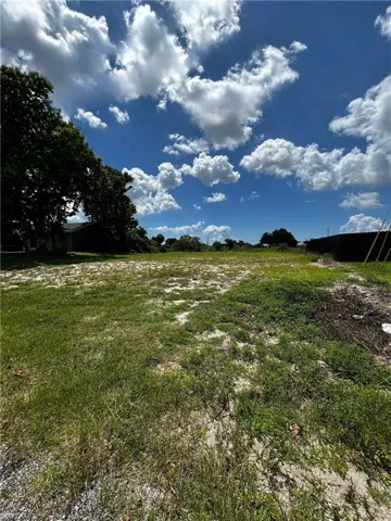 2710 Nw 4th Pl, Cape Coral, Florida 33993