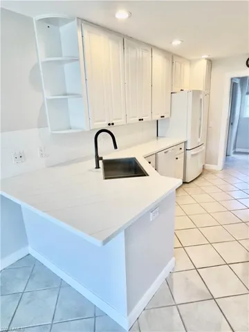 5669 Cove Cir, Naples, Florida 34119
