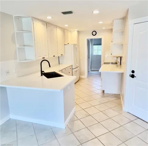5669 Cove Cir, Naples, Florida 34119