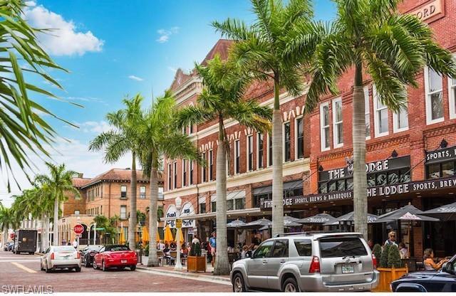 Enjoy dining, shopping and attending events in the Fort Myers River District.
