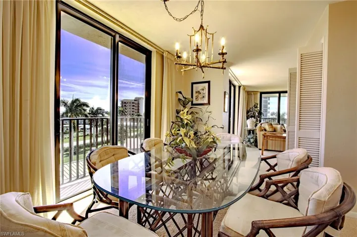 Gather, laugh, and dine in coastal style.