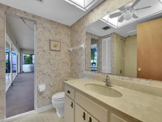 Guest/Pool Bath