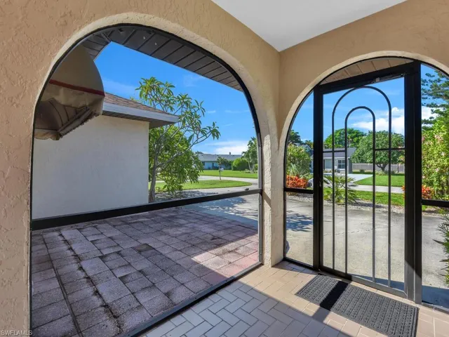 Screened Front Entry