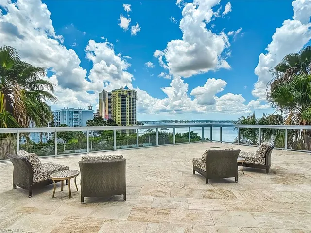 Sitting area overlooking water on amenities floor (4th)