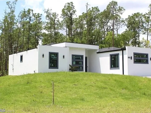 3306 E 2nd St, Lehigh Acres, Florida 33936