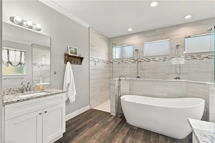 1264 14th Ave Ne, Naples, Florida 34120