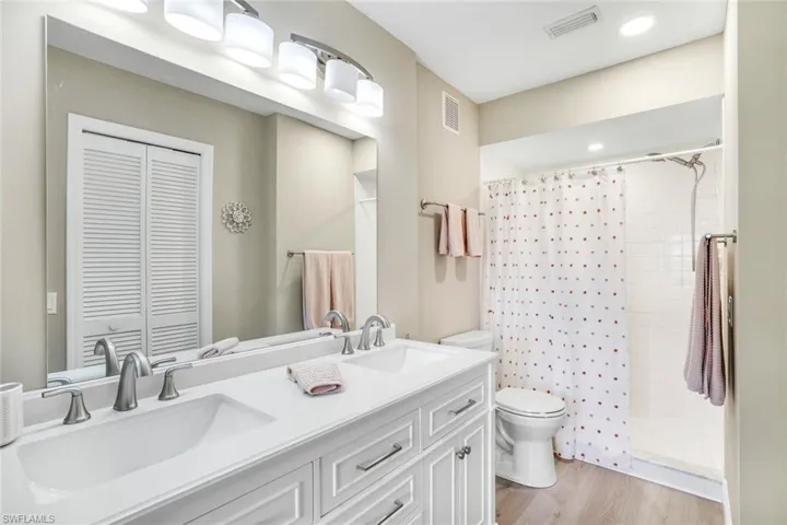 7360 Glenmoor Ln 4301, Naples, Florida 34104