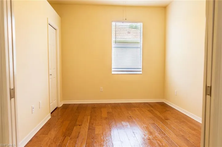 Empty room featuring a ceiling fan, light tile patterned floors, and baseboards