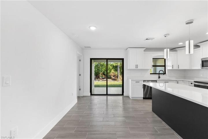 377/379  Carrillon S AVE, Lehigh Acres, FL 33974