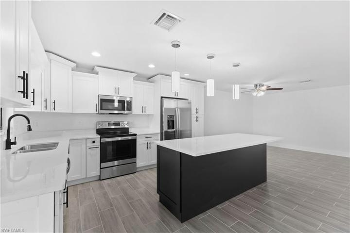 377/379  Carrillon S AVE, Lehigh Acres, FL 33974