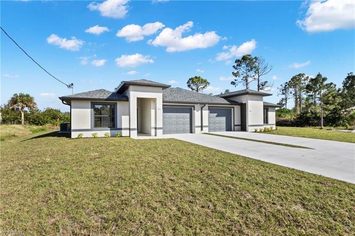 377/379  Carrillon S AVE, Lehigh Acres, FL 33974