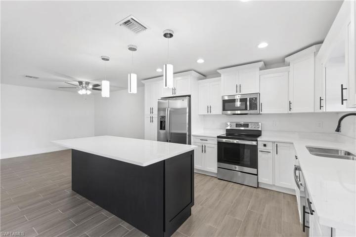 377/379  Carrillon S AVE, Lehigh Acres, FL 33974