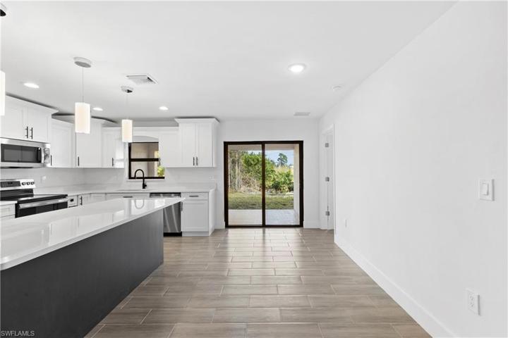 377/379  Carrillon S AVE, Lehigh Acres, FL 33974