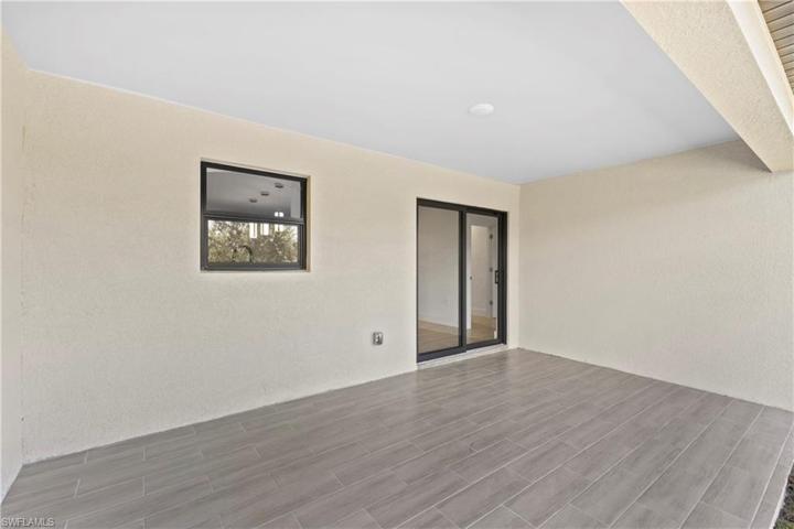 377/379  Carrillon S AVE, Lehigh Acres, FL 33974