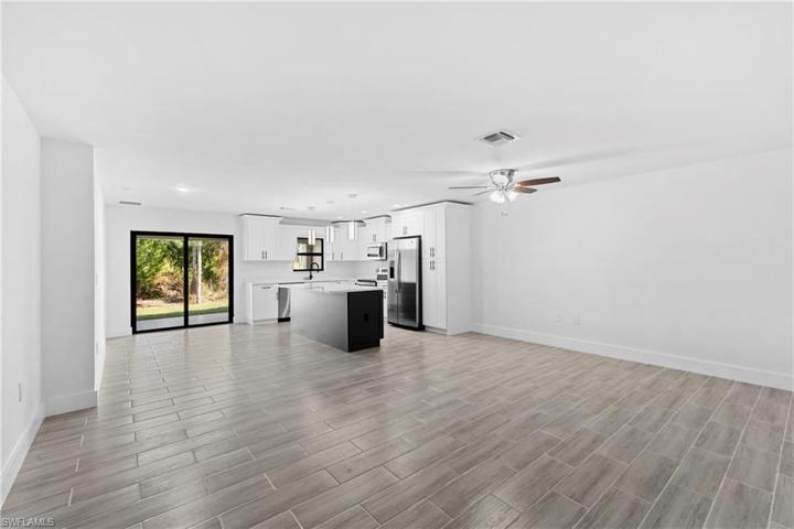 377/379  Carrillon S AVE, Lehigh Acres, FL 33974