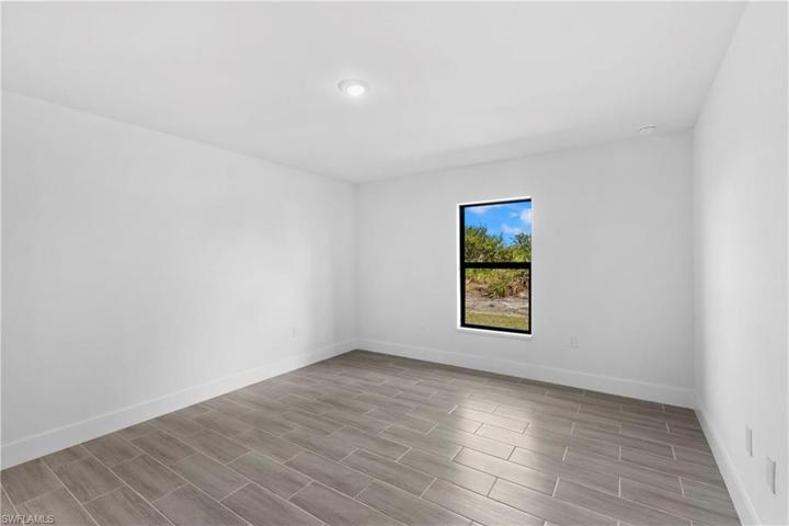377/379  Carrillon S AVE, Lehigh Acres, FL 33974