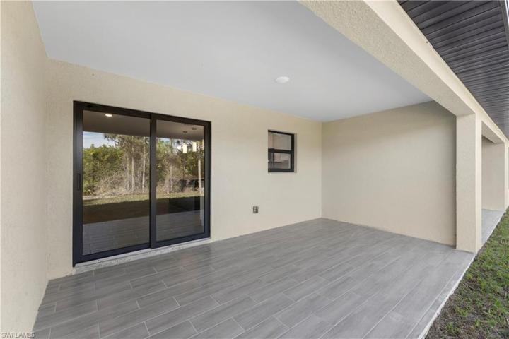 377/379  Carrillon S AVE, Lehigh Acres, FL 33974
