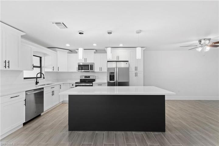 377/379  Carrillon S AVE, Lehigh Acres, FL 33974