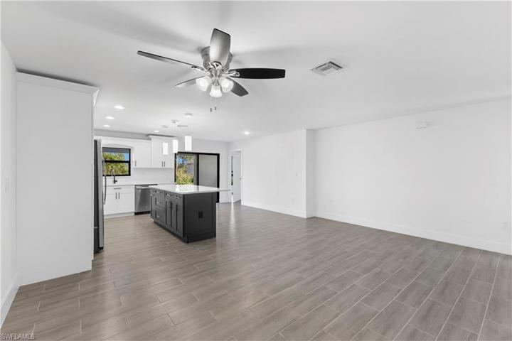 377/379  Carrillon S AVE, Lehigh Acres, FL 33974