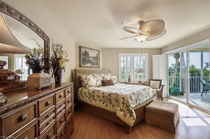 Office with Murphy Bed