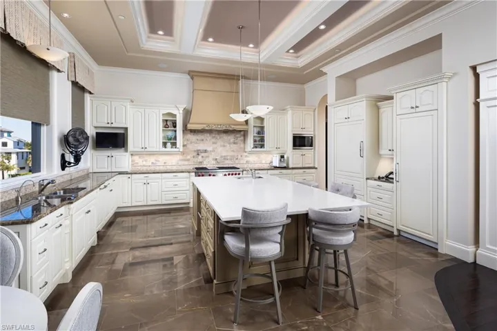 101 Jumento Cay Ln, Bonita Springs, Florida 34134