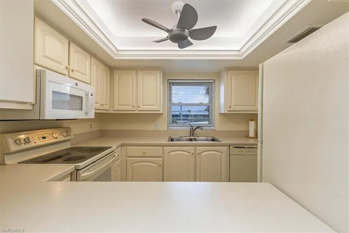 5483  Rattlesnake Hamm  RD, Naples, FL 34113