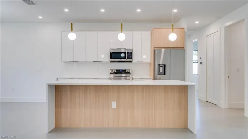 Large Island with room for 4 or more stools.