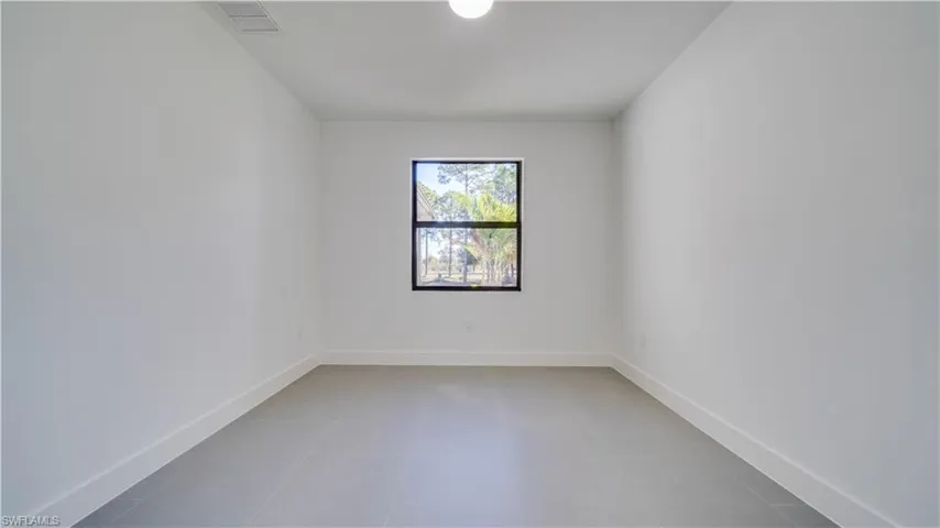 Large Den/Office area. Could also be used as a 4th bedroom.