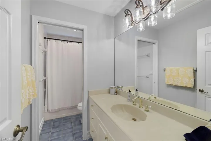 494 Chatham Cir, Naples, Florida 34110
