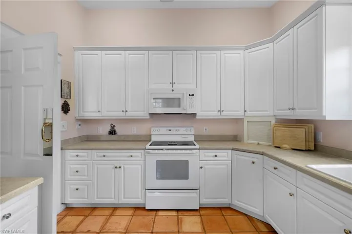 494 Chatham Cir, Naples, Florida 34110