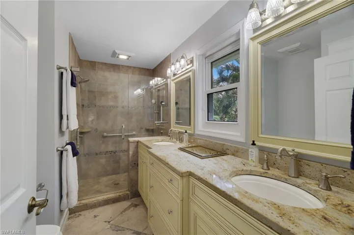 494 Chatham Cir, Naples, Florida 34110
