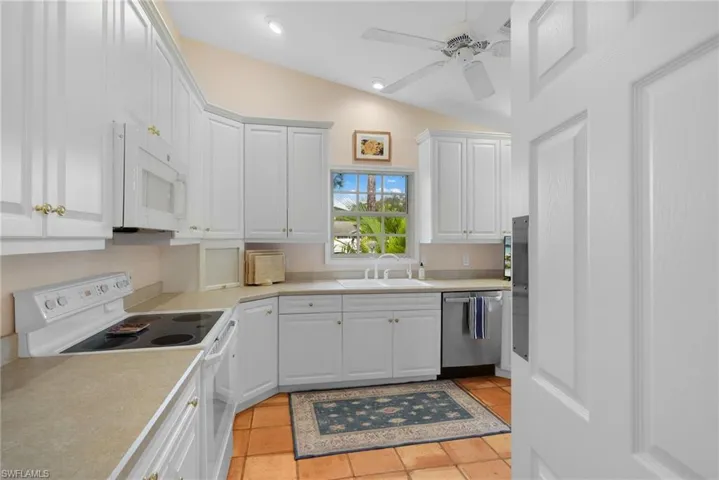 494 Chatham Cir, Naples, Florida 34110