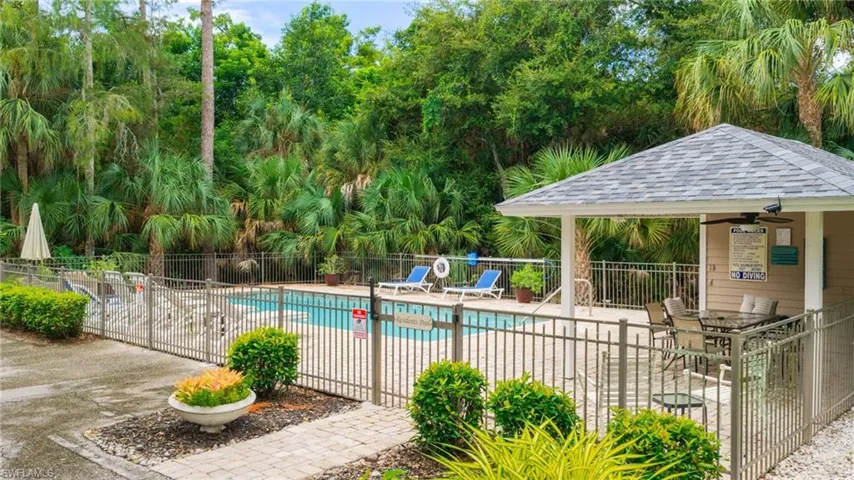 494 Chatham Cir, Naples, Florida 34110