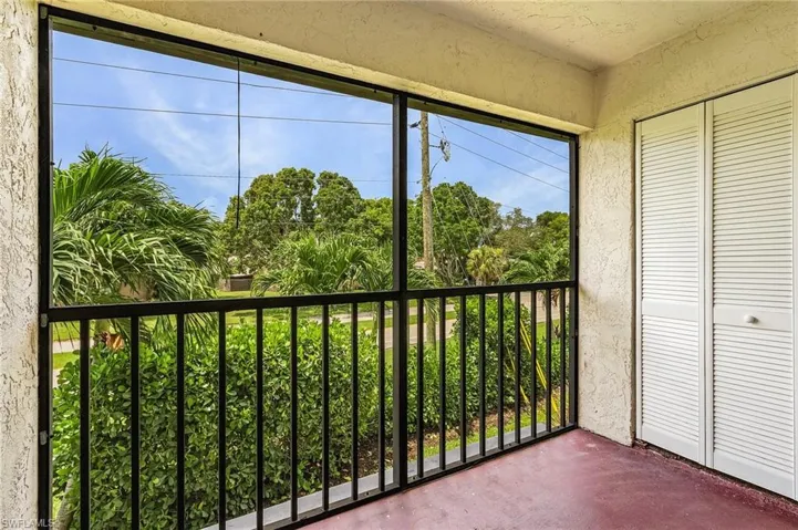 9295  Lake Park  DR, Fort Myers, FL 33919