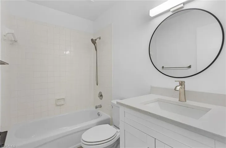 9295  Lake Park  DR, Fort Myers, FL 33919
