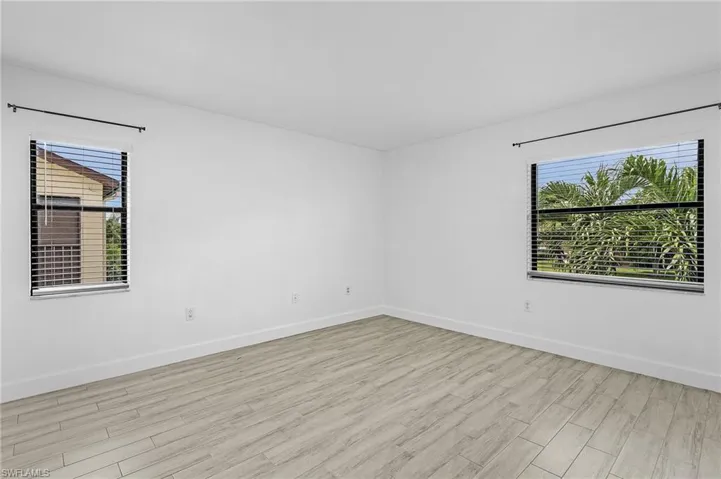 9295  Lake Park  DR, Fort Myers, FL 33919