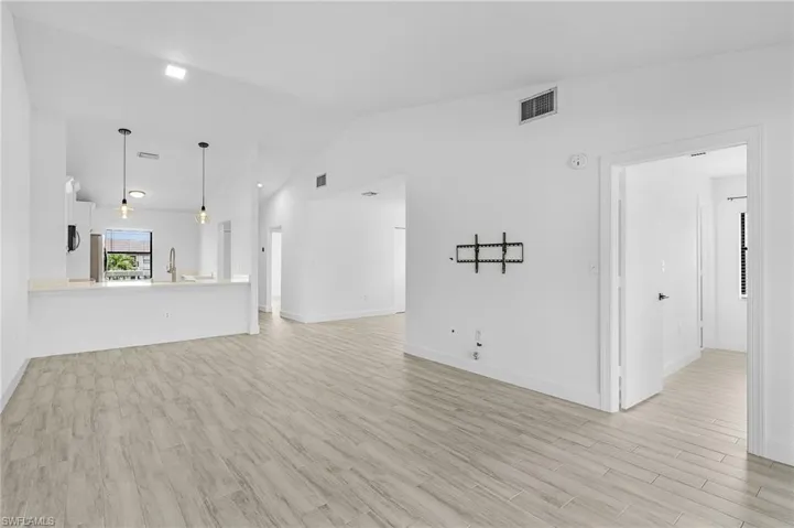 9295  Lake Park  DR, Fort Myers, FL 33919