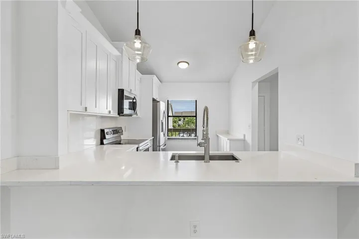 9295  Lake Park  DR, Fort Myers, FL 33919